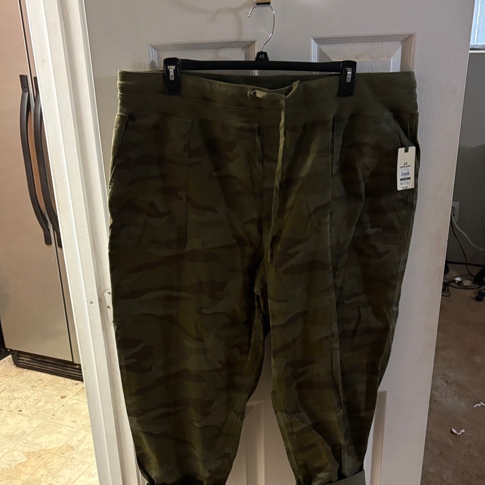 Terra & Sky Olive Camouflage Capris